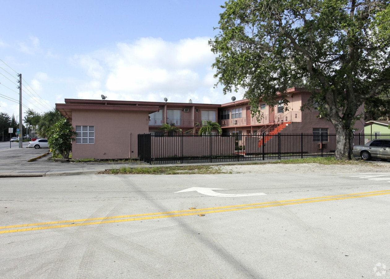 Photo - Royal Oak Apartments