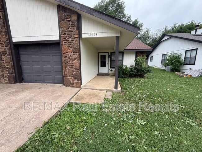 Photo - 1206 Whipporwill Ln Unit B