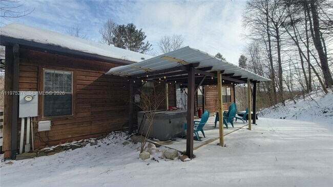 Photo - 320 Moss Hill Rd