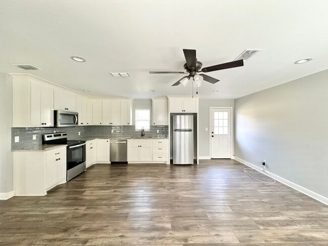Pecan St. (LEASE UP ONLY) - Pecan St. (LEASE UP ONLY) Apartment Unit 2