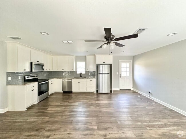 Building Photo - Pecan St. (LEASE UP ONLY) Unit 2 Rental