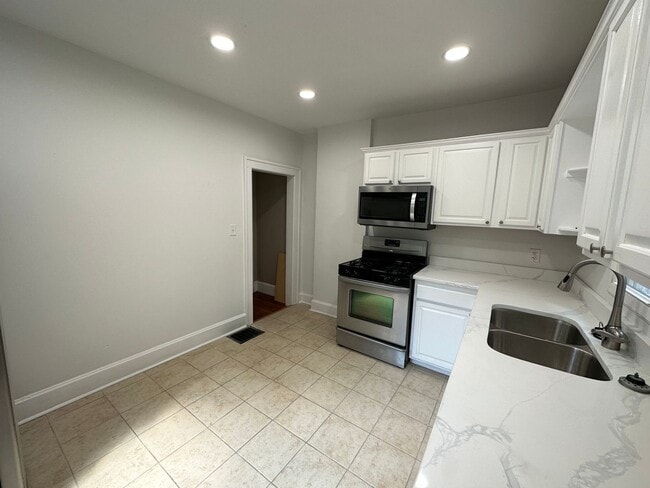 Photo - Redbud Alley 123-125 YBR Unit 123