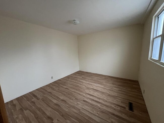 401 Nichols St
