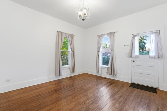 Photo - Charming house for rent, with laundry mach...