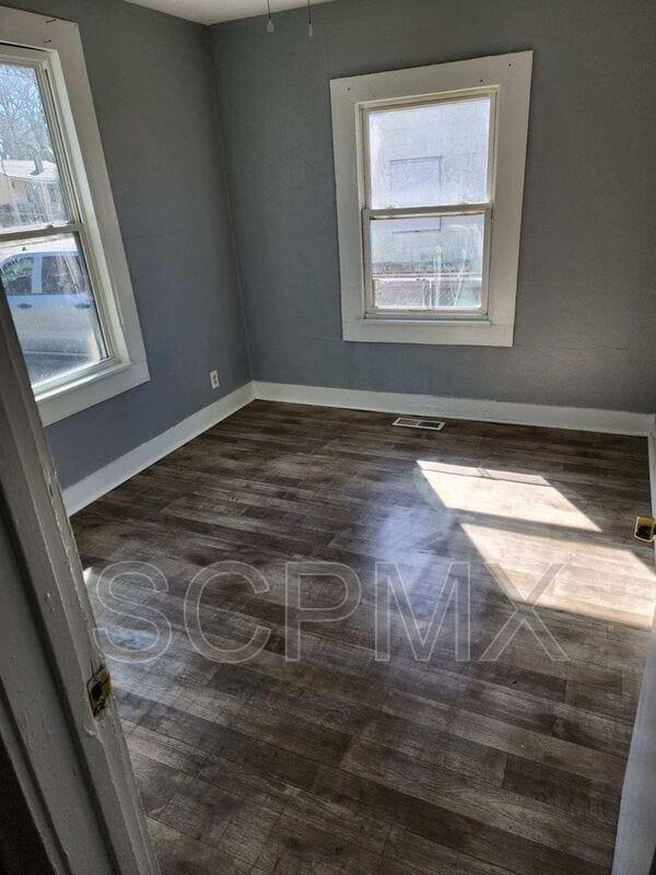 Photo - 2652 Lawrence St