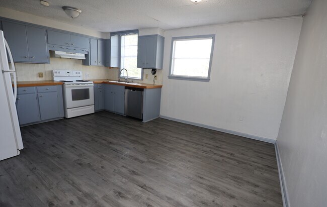 Photo - 425 S George Nigh Expy