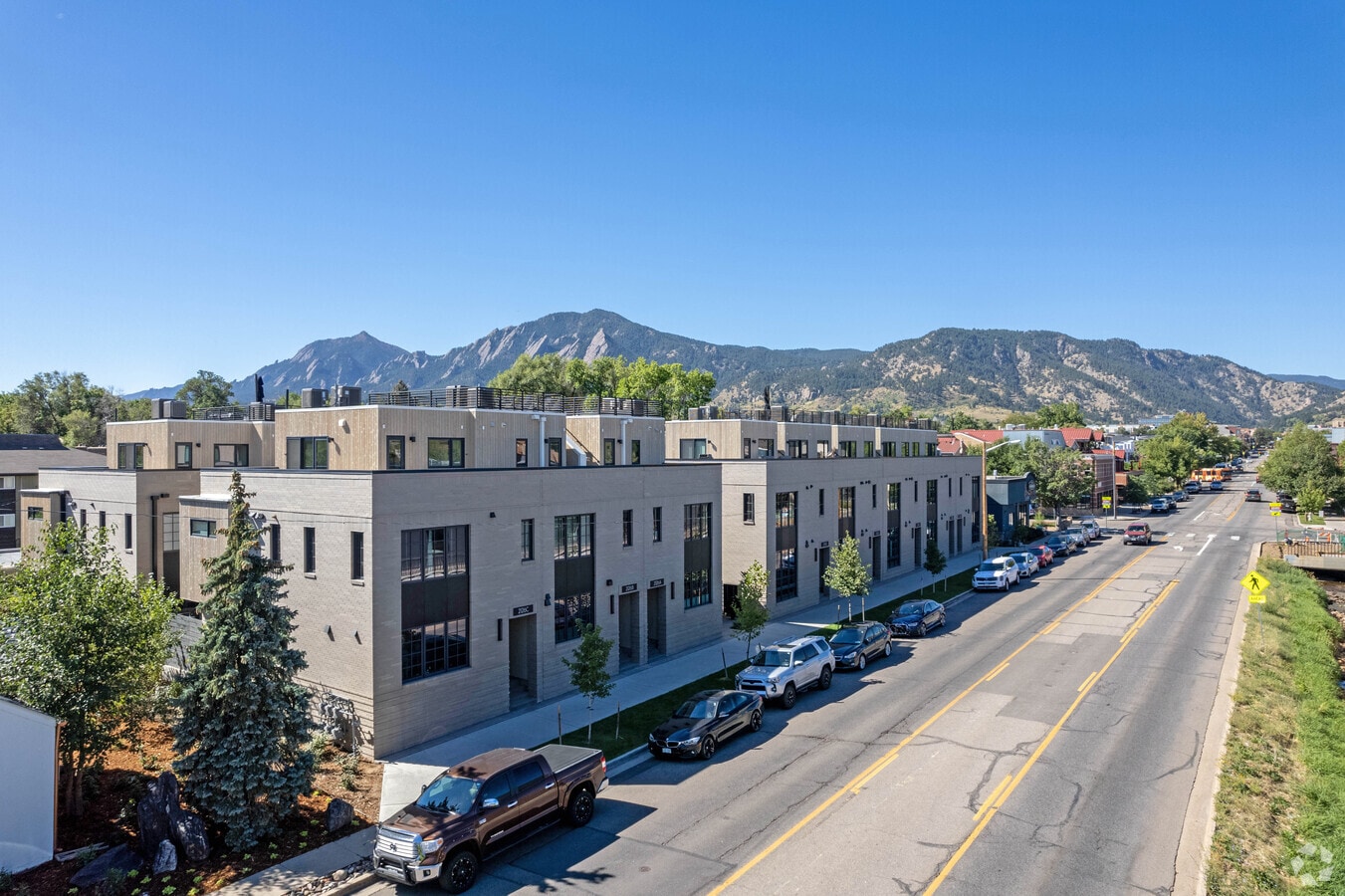 Pearl 21 Townhomes - Pearl 21 Townhomes