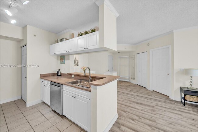 Photo - 17145 N Bay Rd Unit 4304