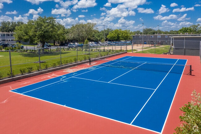 ¡Cancha de tenis - The Grand 1501