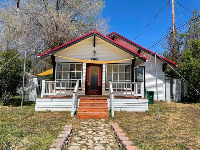Building Photo - Hot Springs Home!