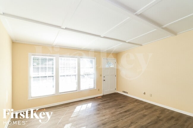 Photo - 2450 Rolling View Dr