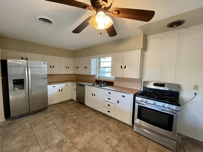 Photo - 1217 Linden Dr