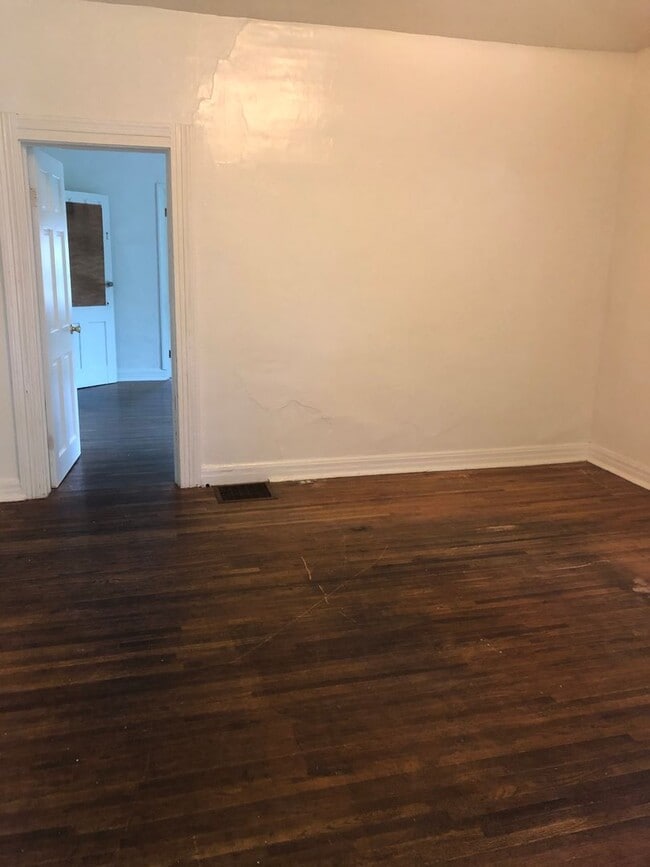 Photo - 300 E 11th St