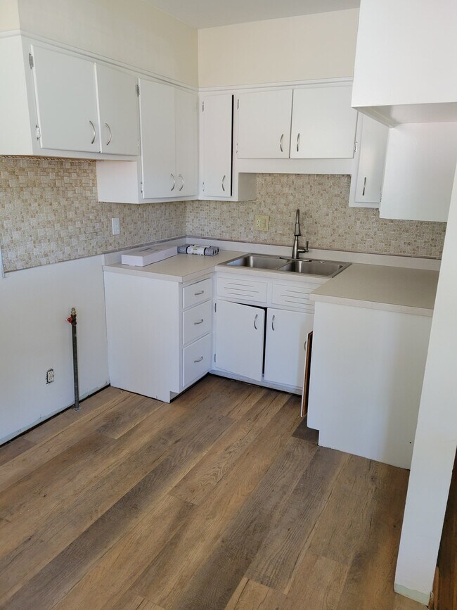 Photo - 605 Jungles Ave