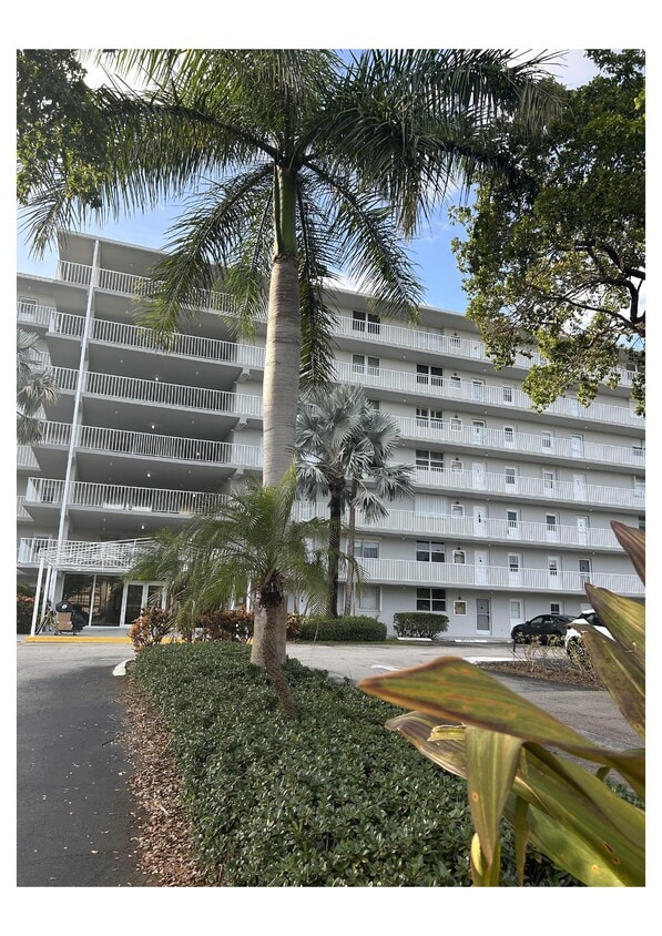 Front of Building - 6161 NW 2nd Ave (Boca Raton, FL)