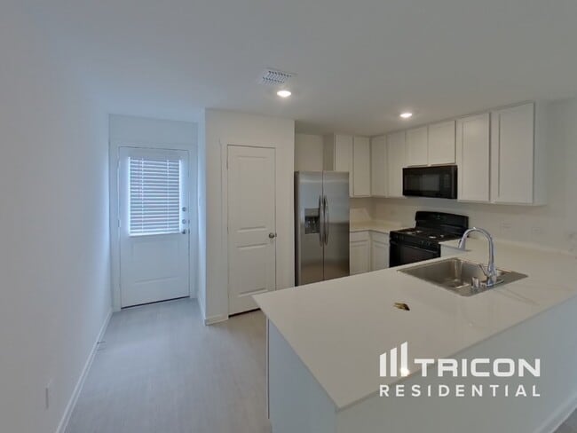 Photo - 807 Ponderosa Ln