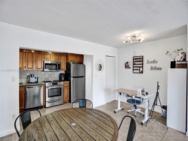 Photo - 4154 NW 79th Ave Unidad 1D