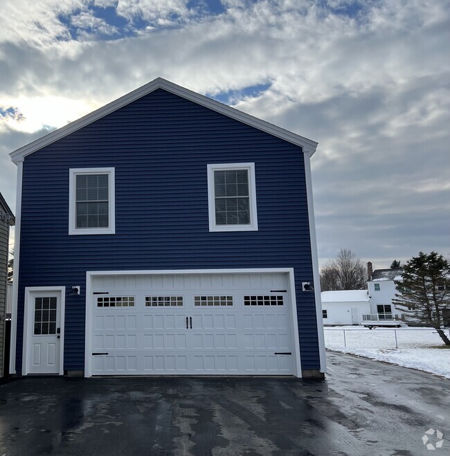 Building Photo - 153 Barnstable Rd Unit 1 Rental