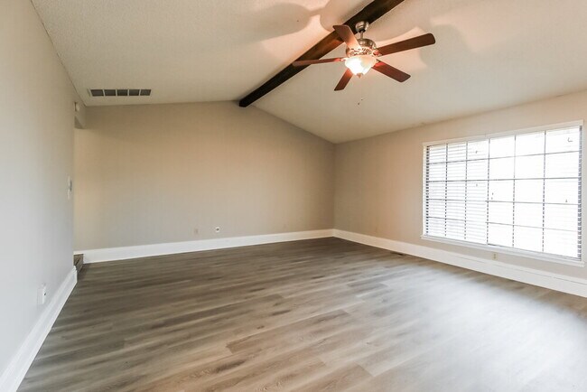 Photo - 2917 Greenfield Dr