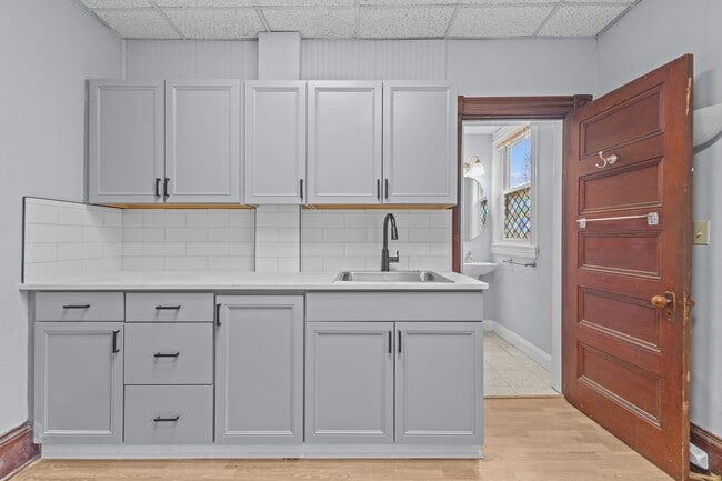 Building Photo - 234 Pearl St Unit APT 6