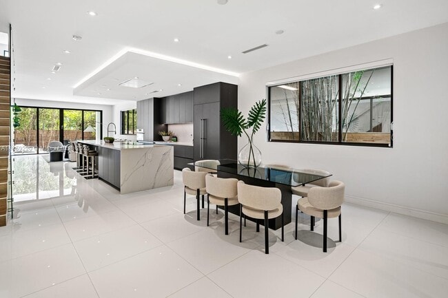 Photo - 2955 Coconut Ave