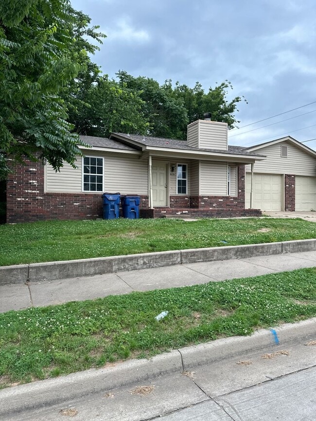 Building Photo - Kinkead Duplex Unit Left side Rental