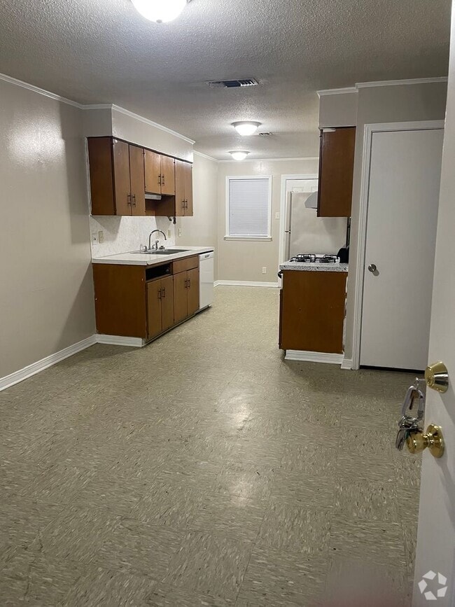 Building Photo - Cal East Apartments Unit 5