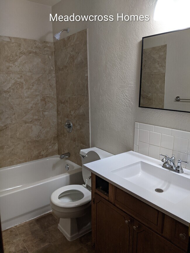 Photo - 2906 N River Ter