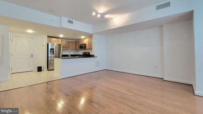 Photo - 2451 Midtown Ave Unidad 1621