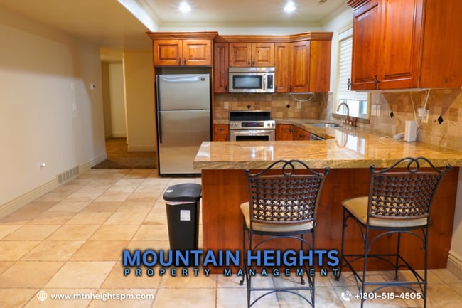 Photo - 1482 Maple Ave