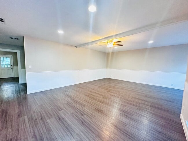 Photo - 10806 Lazy Oaks Dr