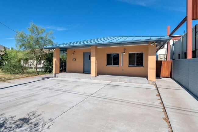 Photo - SFR Downtown-Clpose to 4th Avene