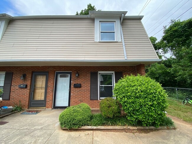 Photo - 331 Vineyard Park Ct House