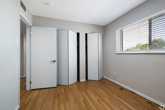 Lindenwood Heights Apartments