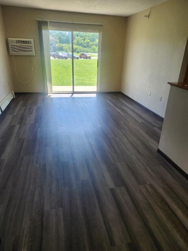 Building Photo - 1&nbsp;Bedroom&nbsp;|1&nbsp;Bathroom&nbsp;1st&nbsp;Floor Unit 14