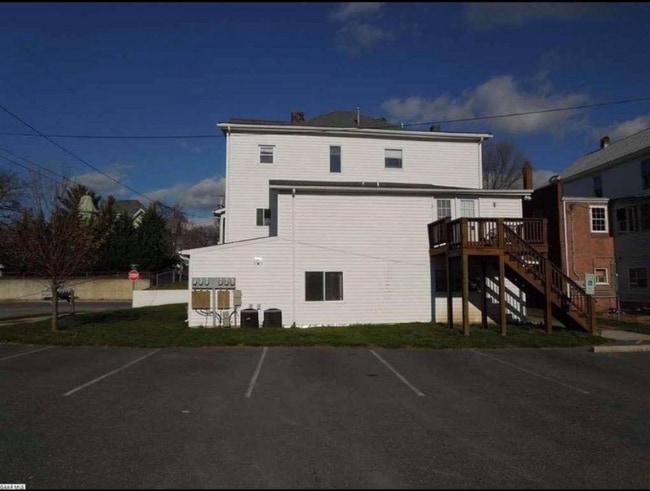 Photo - 600 E Main St Unit 1