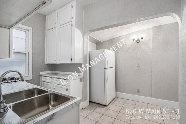 Photo - 820 W Main St Unit 1