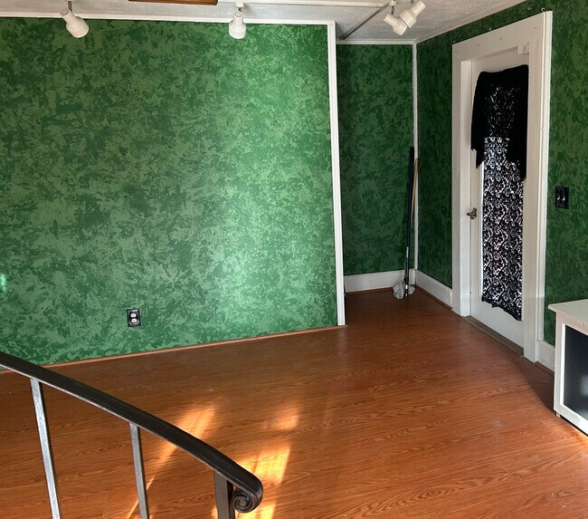 Photo - 53 Poquonock Ave