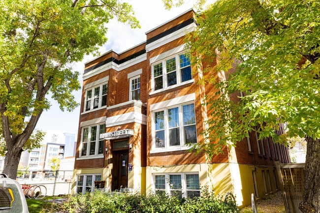 Building Photo - Royal Mission Apartments