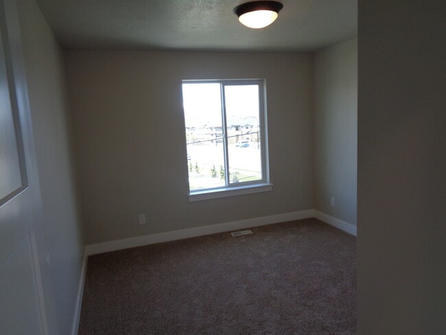 851 W Center St