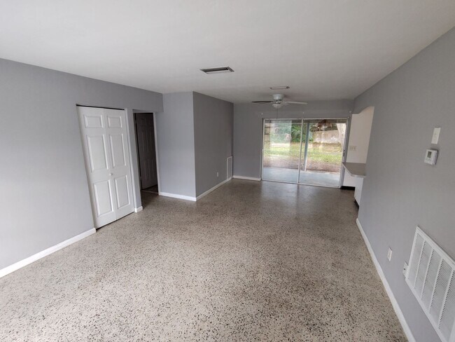 Photo - 2/1 Single Family in Spring Hill