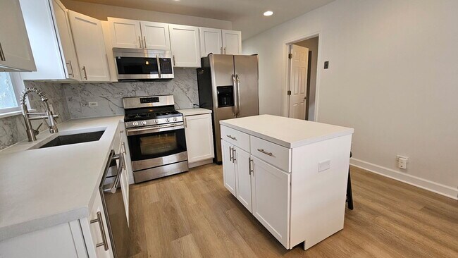 Photo - 2704 N New England Ave