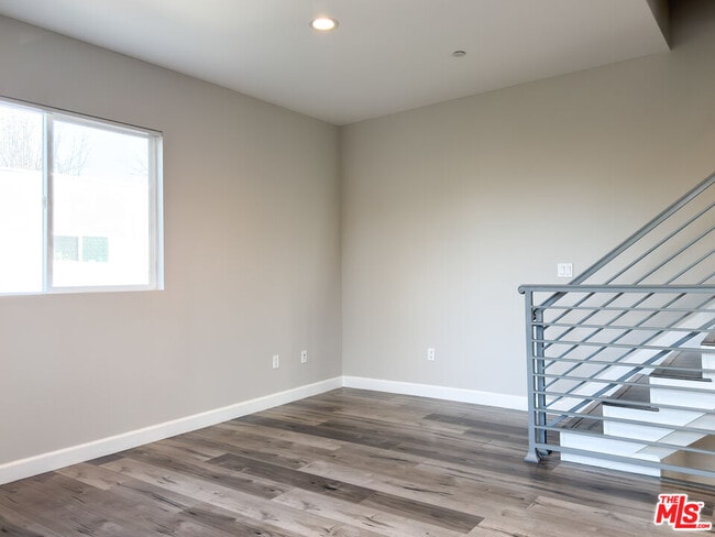 Photo - 5651 Willowcrest Ave