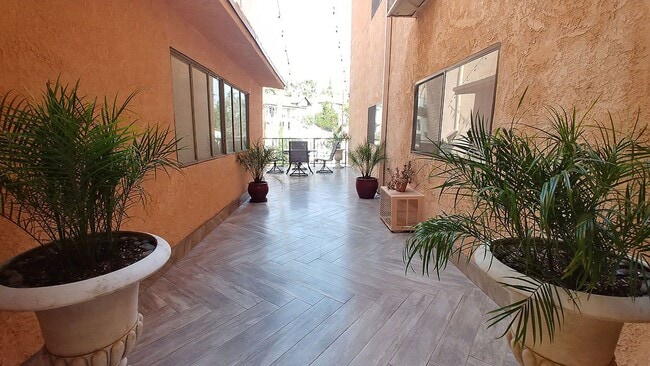 Five Star Suites