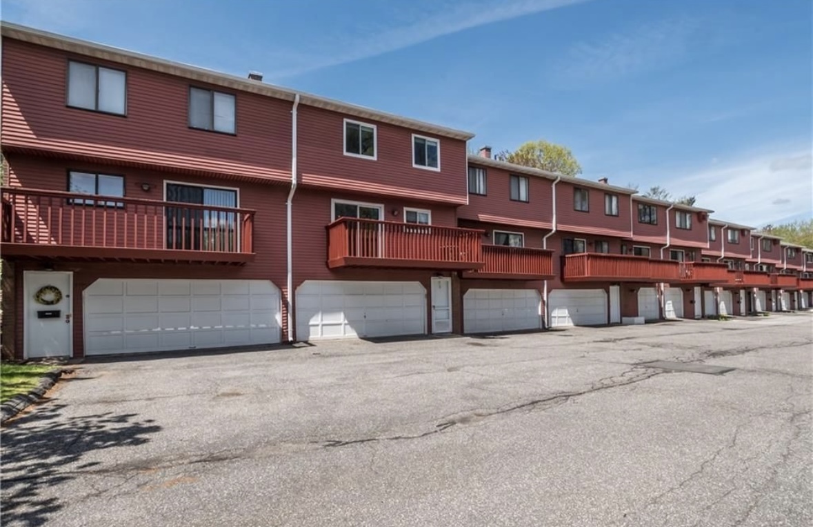 Photo - 132 Churchill Dr (Newington, CT)