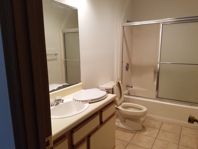 Photo - Great 3 Bed 2 Bath 2 Car Garage Flat Duplex- Pets ok!