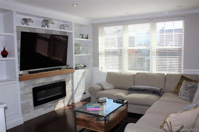 Photo - 3157 Waterbury Ave