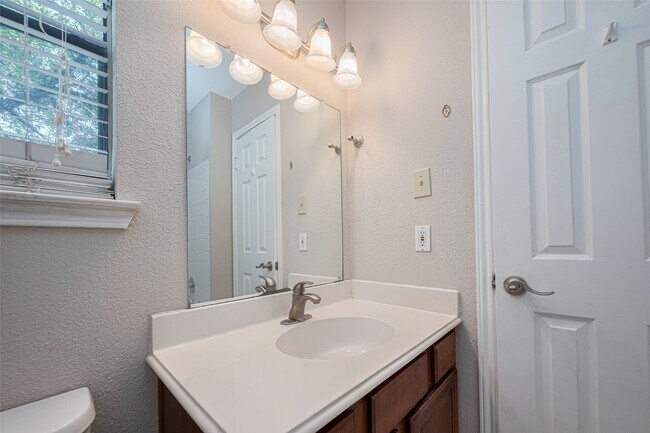 Photo - 2211 S Kirkwood Rd Unidad 19