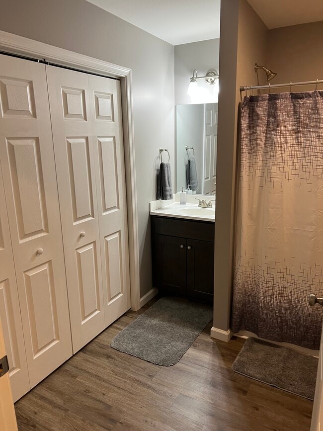 baño completo con lavandería - 1407 Cedar Run