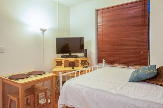 Building Photo - 50 Stuart St